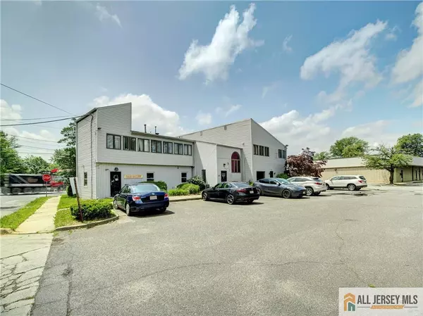 East Brunswick, NJ 08816,522 State Route 18