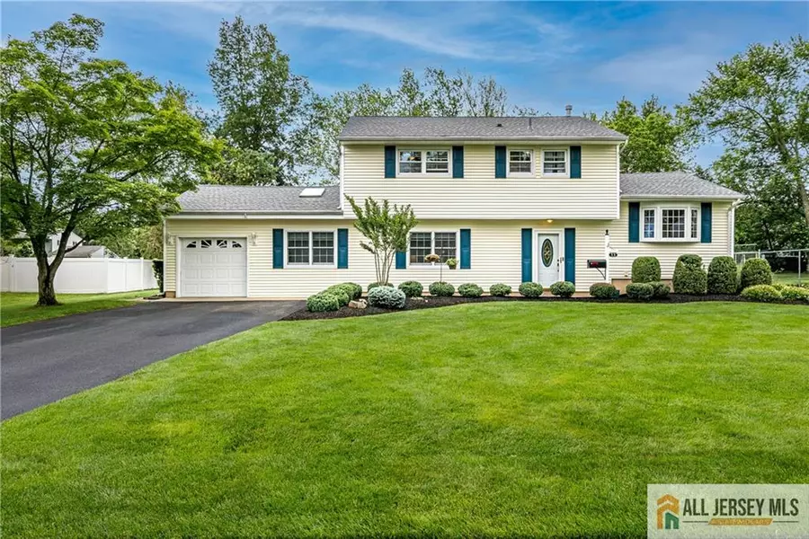 13 Steven RD, South Brunswick, NJ 08824