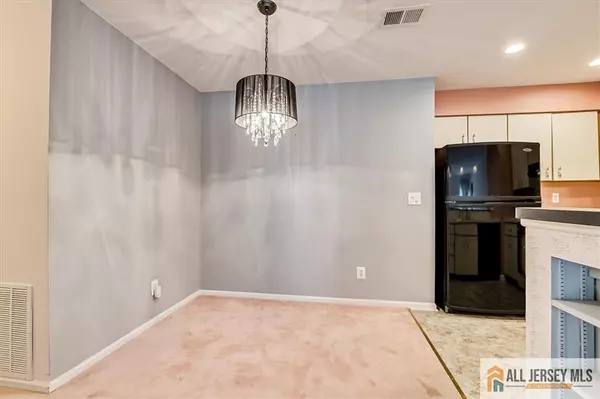 East Brunswick, NJ 08816,331 Cozzens CT #331