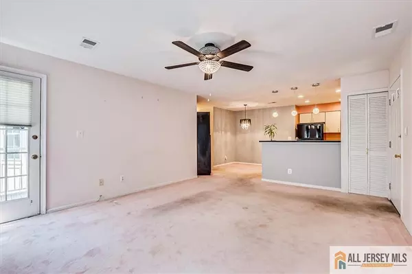 East Brunswick, NJ 08816,331 Cozzens CT #331