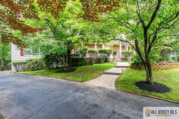 South Brunswick, NJ 08852,8 Silver Birch CT