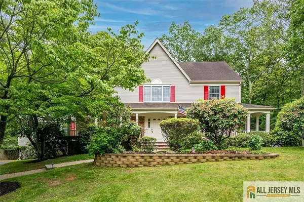 8 Silver Birch CT, South Brunswick, NJ 08852