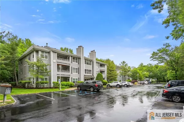 Helmetta, NJ 08828,102 Raintree CT