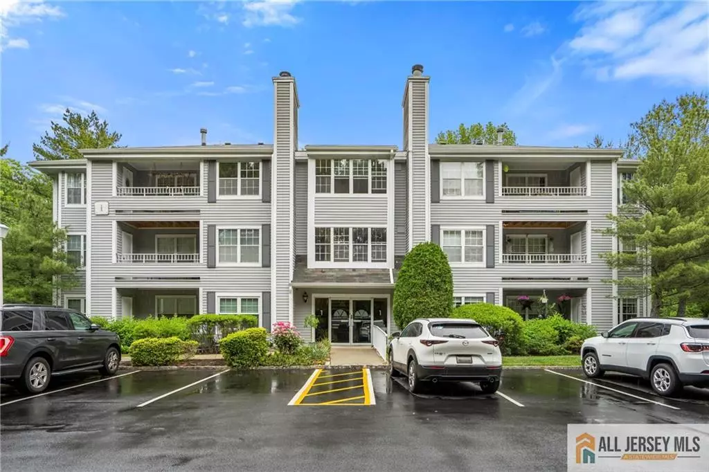 Helmetta, NJ 08828,102 Raintree CT