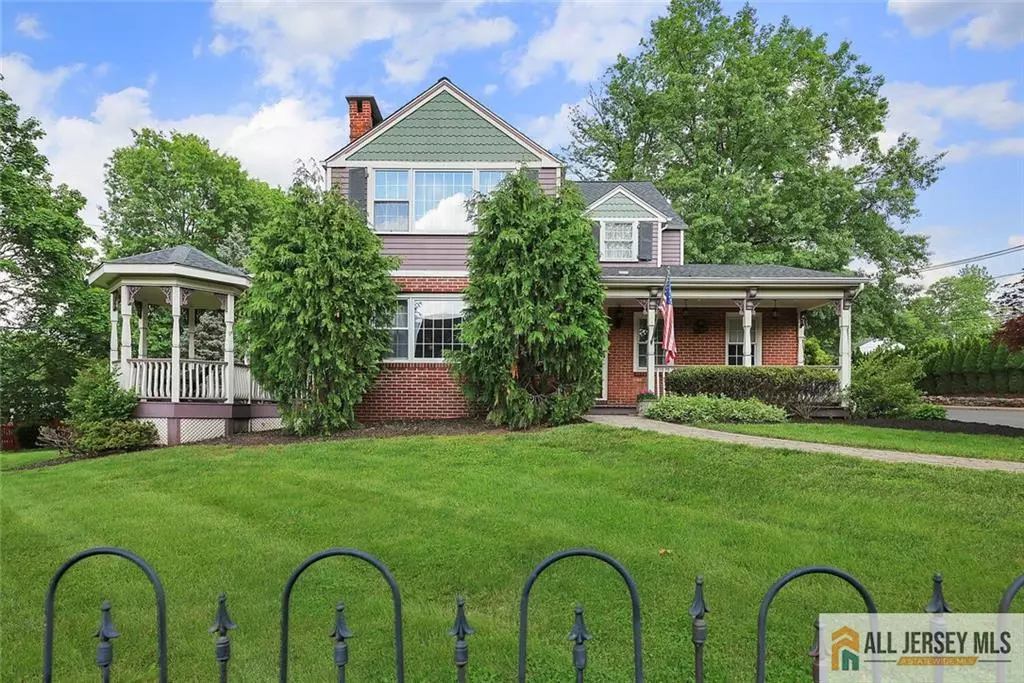 Metuchen, NJ 08840,241 E Chestnut AVE