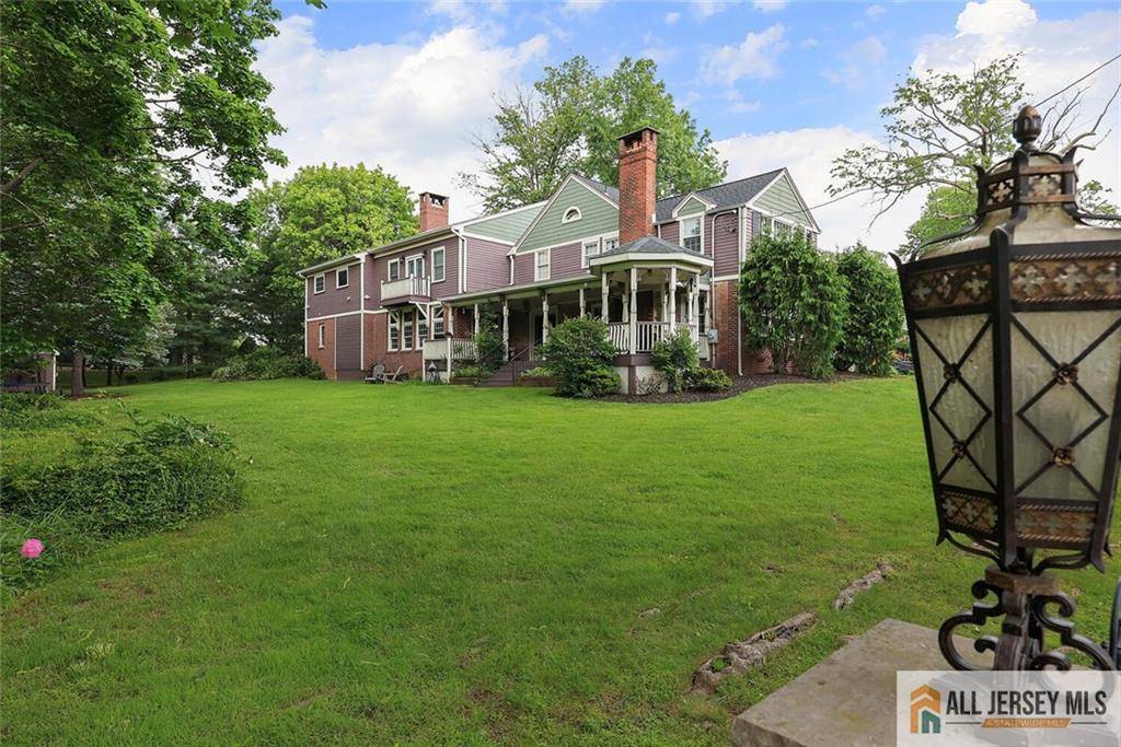 Metuchen, NJ 08840,241 E Chestnut AVE