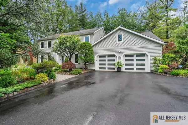 5 Leighton DR, East Brunswick, NJ 08816