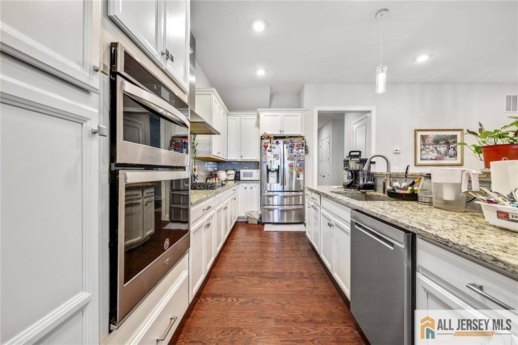 Cranbury, NJ 08512,21 Hamilton DR