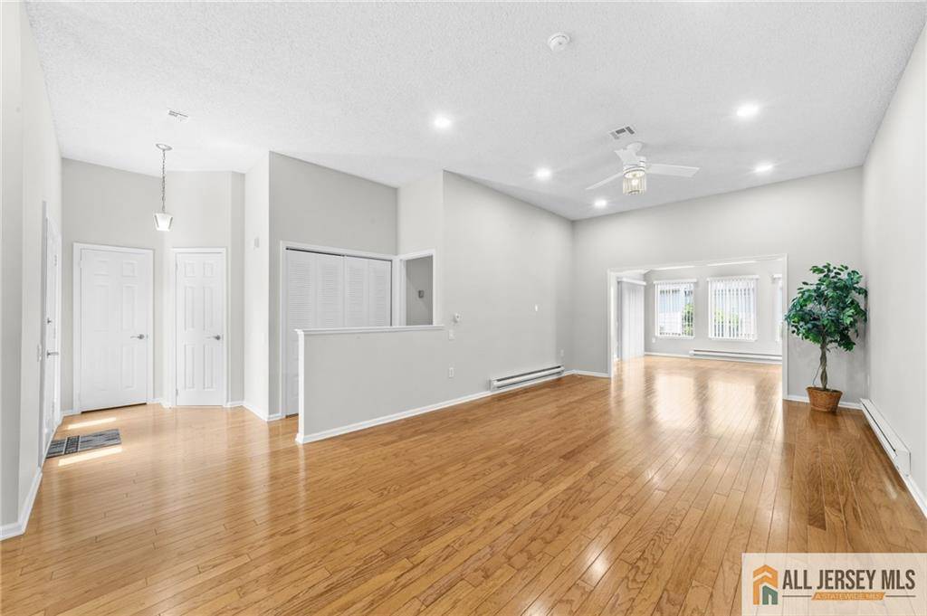 Monroe, NJ 08831,642 Madison DR #642B