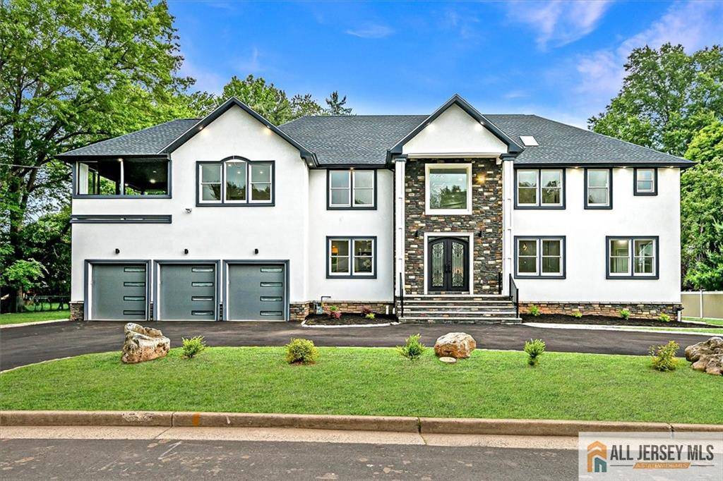Edison, NJ 08820,4 Hemlock DR