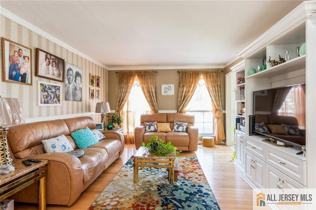 Edison, NJ 08820,17 Alexis LN