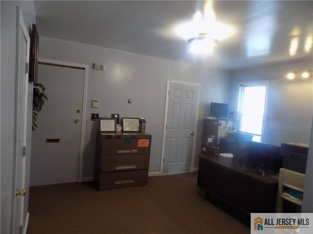 Roselle, NJ 07203,645 Saint George AVE