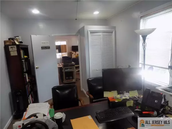 Roselle, NJ 07203,645 Saint George AVE