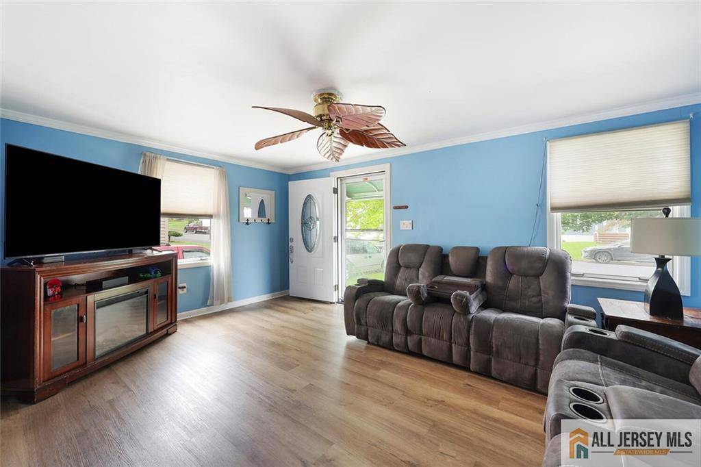 Edison, NJ 08837,53 Second ST