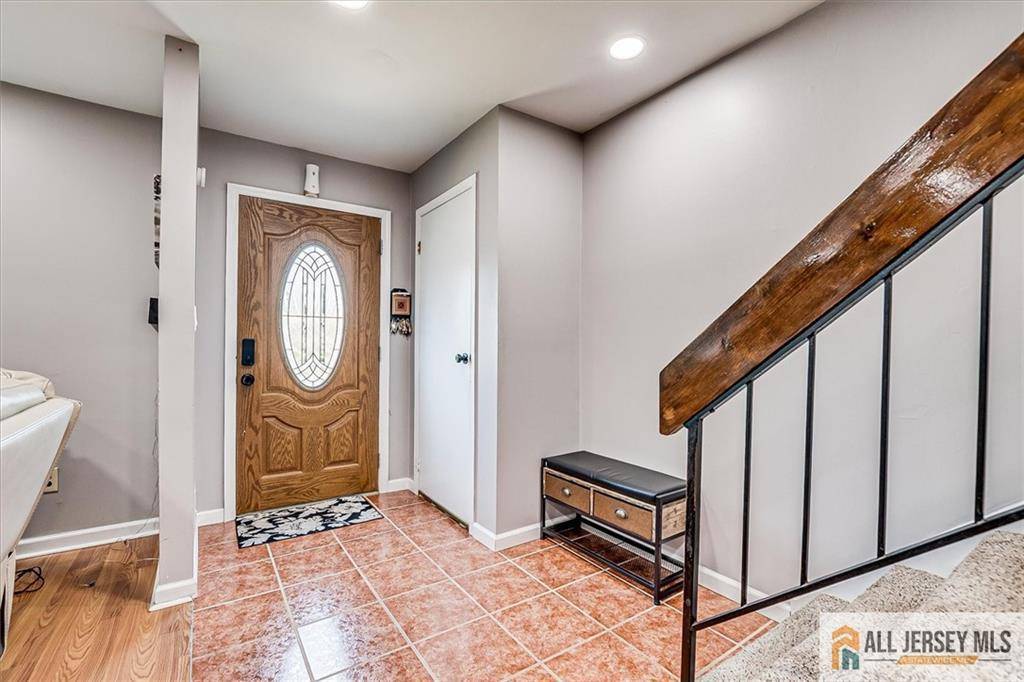 Woodbridge Proper, NJ 07095,907 Maple Hill DR #907