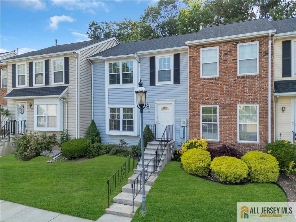 52 Lantern LN, Sayreville, NJ 08872