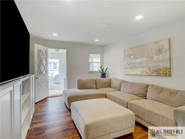South River, NJ 08882,15 Leland AVE