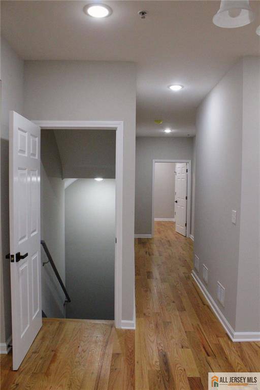Piscataway, NJ 08854,120 Forest DR #120