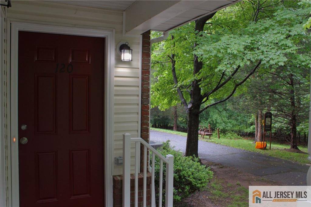 120 Forest DR #120, Piscataway, NJ 08854