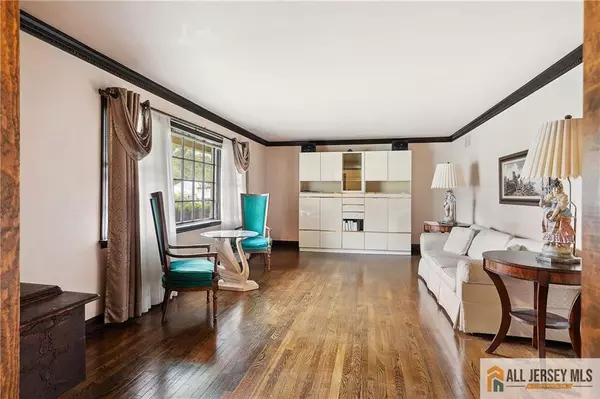 East Brunswick, NJ 08816,1 Eileen CT
