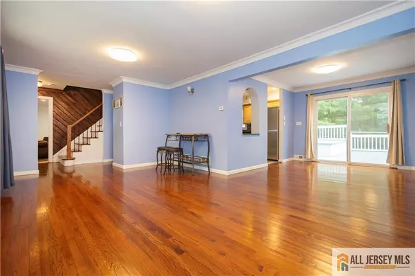 East Brunswick, NJ 08816,25 Tall Oaks DR