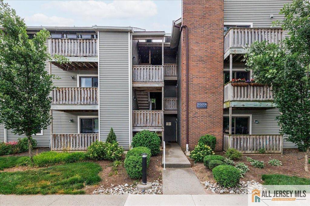 2114 Ravens Crest DR, Plainsboro, NJ 08536
