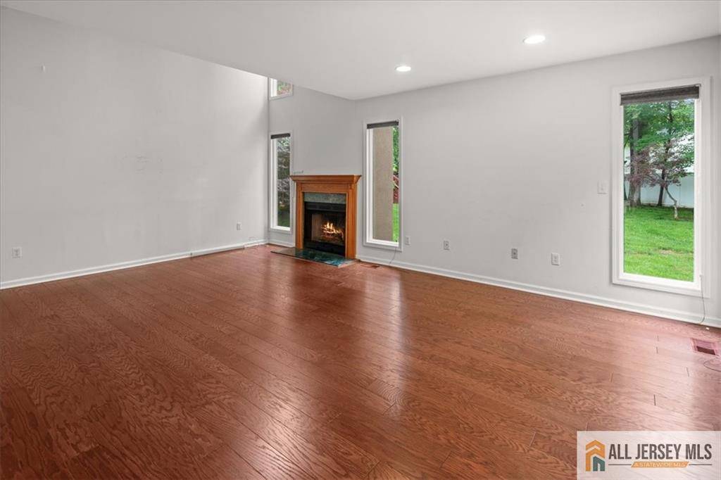 South Brunswick, NJ 08852,124 Kingsland CIR