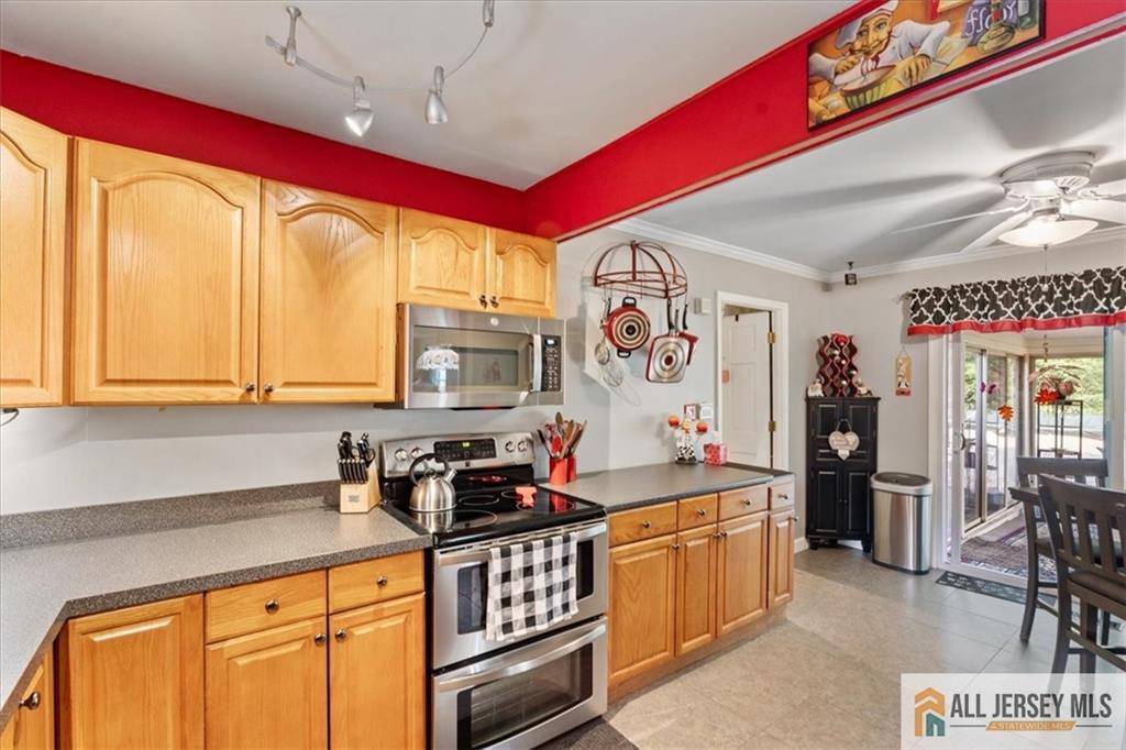 Franklin, NJ 08873,23 Spring ST