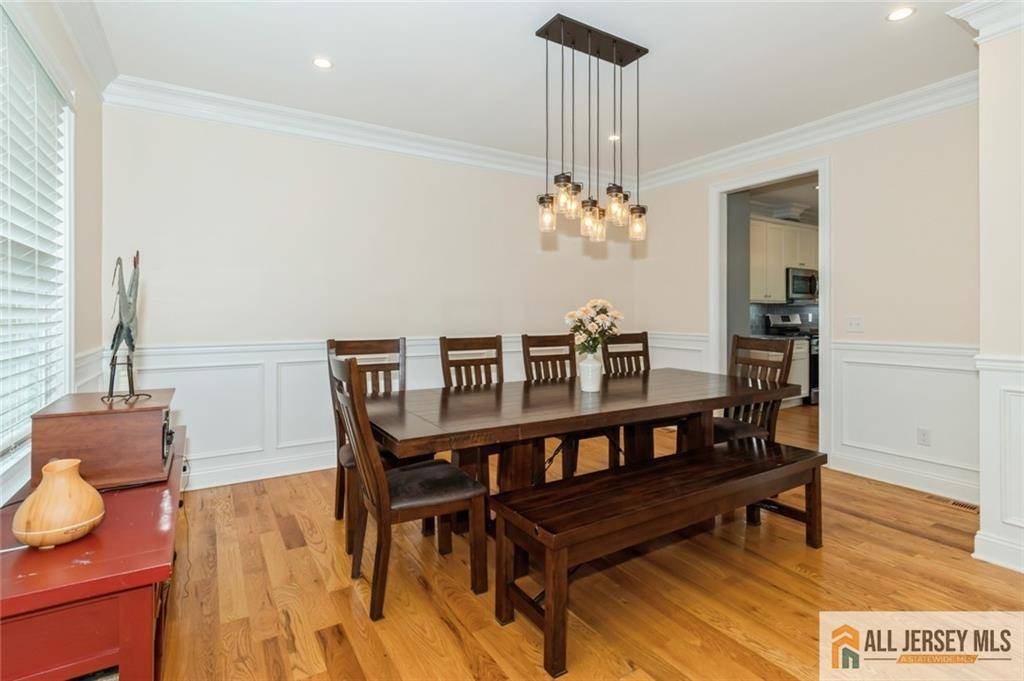 Piscataway, NJ 08854,19 Maplehurst LN