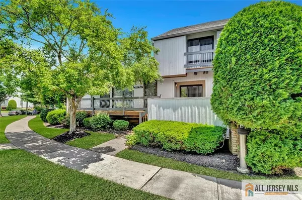 22 Witch Hazel CT, South Brunswick, NJ 08852