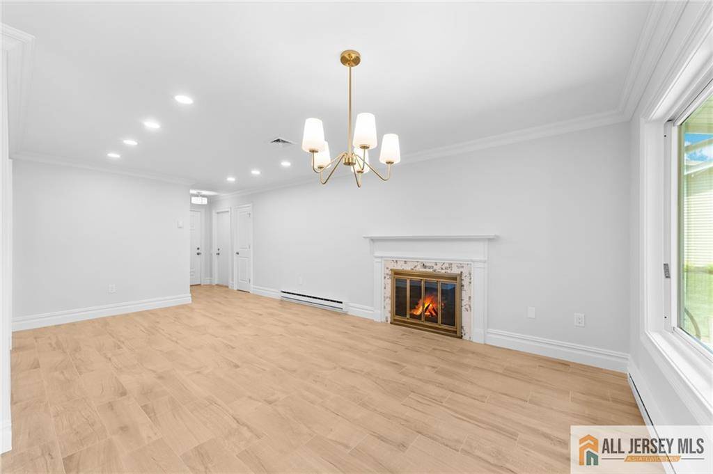 Monroe, NJ 08831,321 Persica PLZ #321A