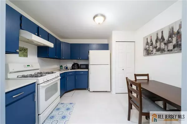 North Brunswick, NJ 08902,48 Clay ST