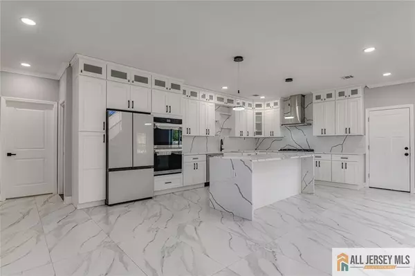 East Brunswick, NJ 08816,6 Terry LN