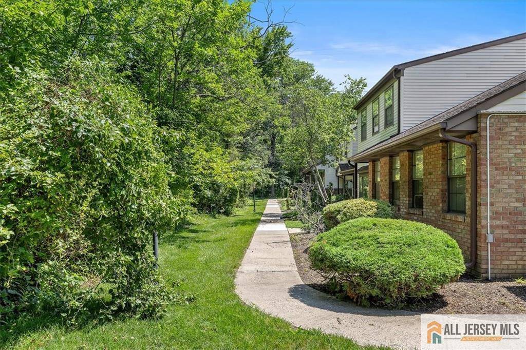 North Brunswick, NJ 08902,1383 Thomas AVE
