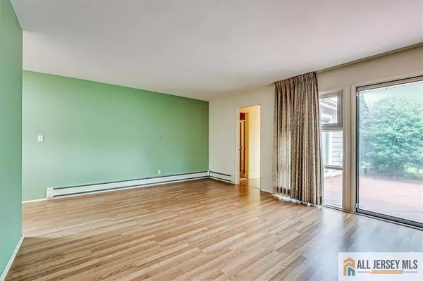 South Brunswick, NJ 08824,48 Kendall RD