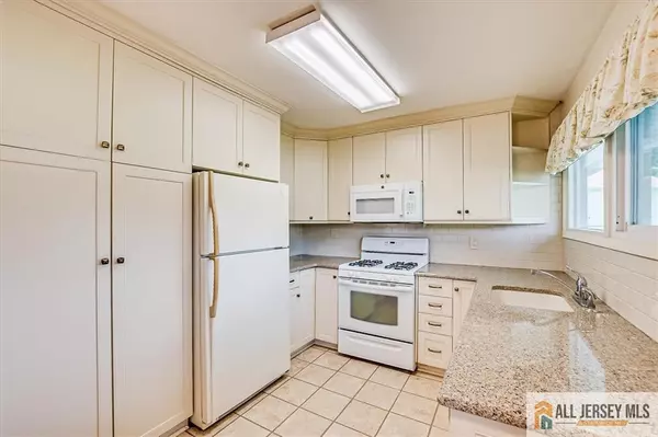 South Brunswick, NJ 08824,48 Kendall RD
