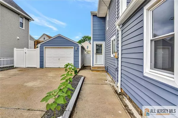 South Amboy, NJ 08879,27 Laurel ST