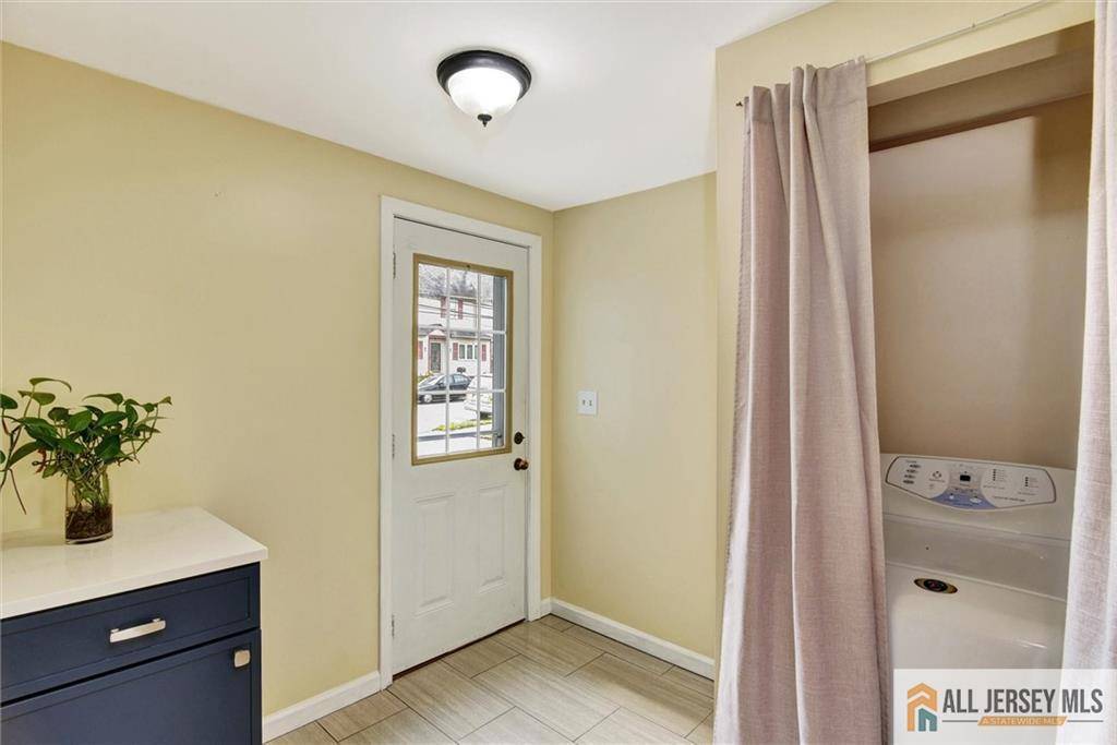 South Amboy, NJ 08879,27 Laurel ST