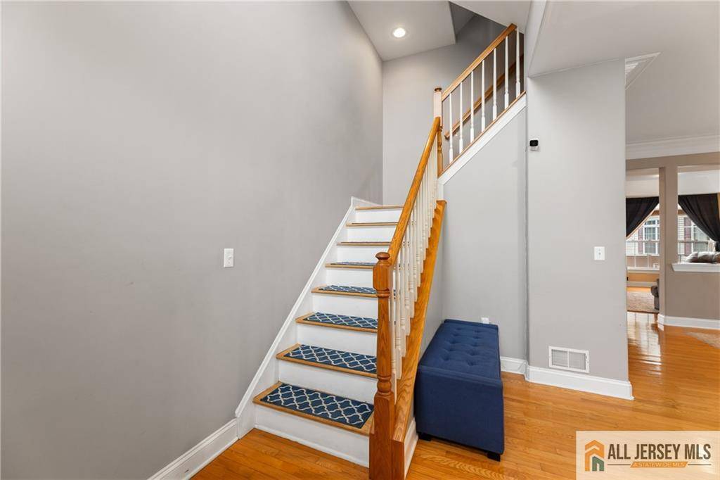 Rahway, NJ 07065,1435 Barnhardt LN #604