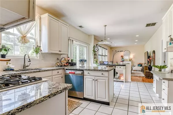 East Brunswick, NJ 08816,17 Hyde Park DR