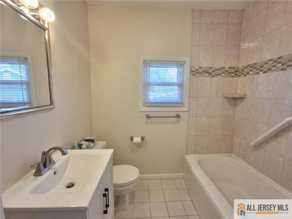 Sayreville, NJ 08872,1 Forrest AVE #B