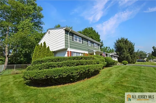 East Brunswick, NJ 08816,20 Rath LN