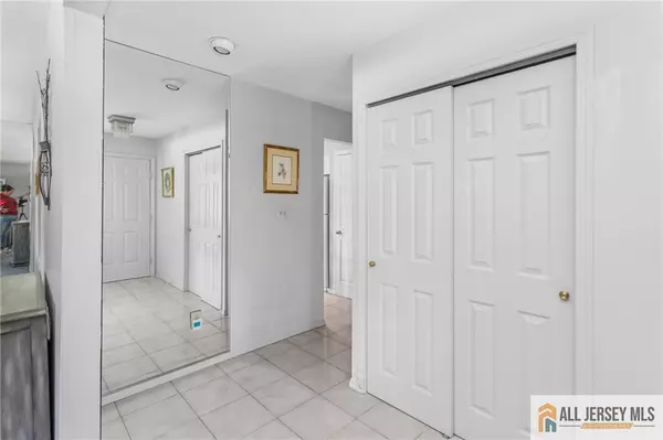 Monroe, NJ 08831,29 Ethan Allen DR #b