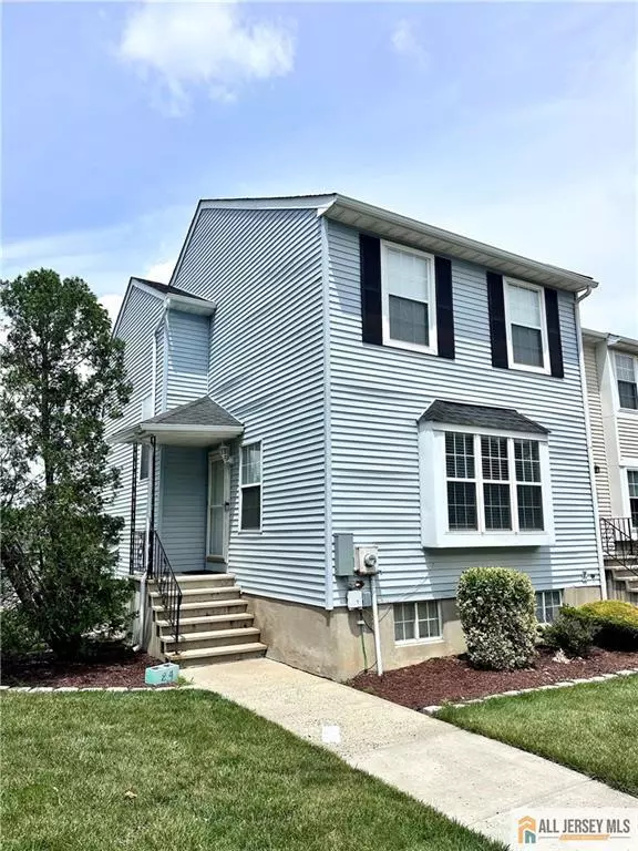 24 Mochen CT, Sayreville, NJ 08872