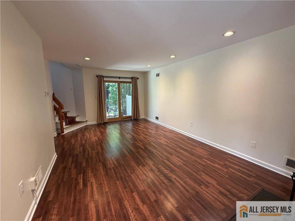 North Brunswick, NJ 08902,1009 Schmidt LN