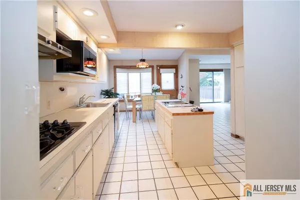 East Brunswick, NJ 08816,12 Tompkins RD