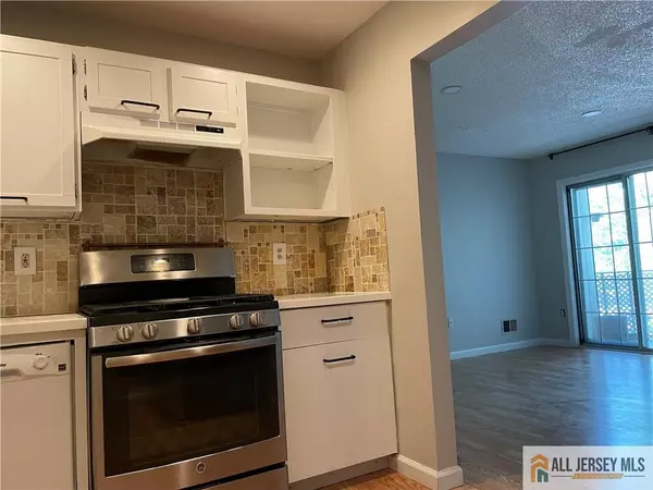 North Brunswick, NJ 08902,38 Brighton WAY