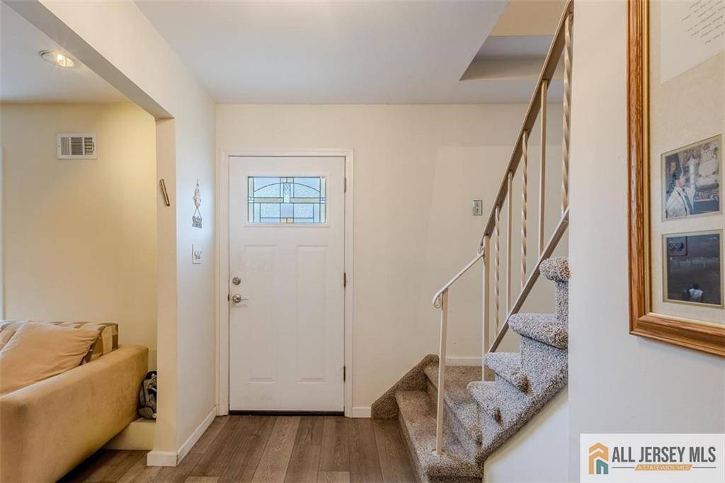 Edison, NJ 08820,64 Netherwood CIR