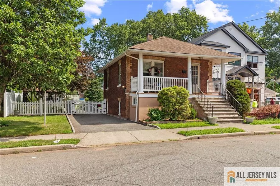 28 Wildwood AVE, Fords, NJ 08863