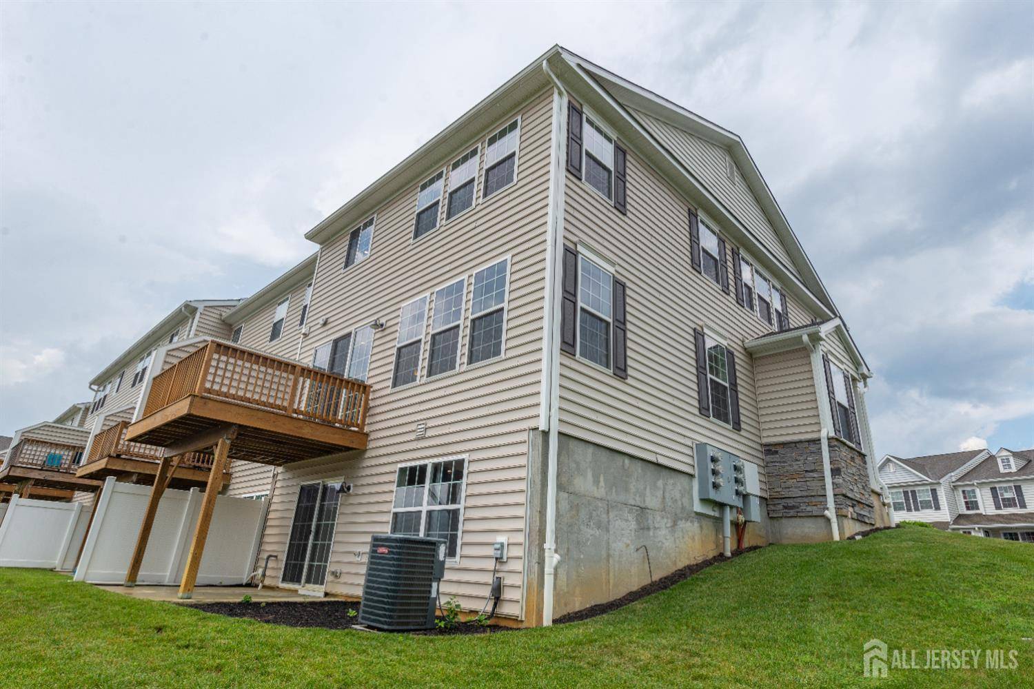 Monroe, NJ 08831,601 Charleston DR